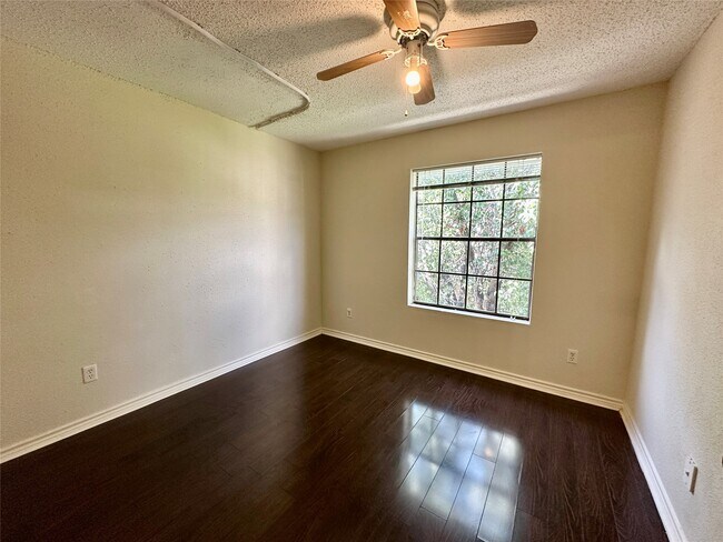Foto del edificio - 2750 Holly Hall St