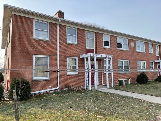 Building Photo - 5605 W Lincoln Ave