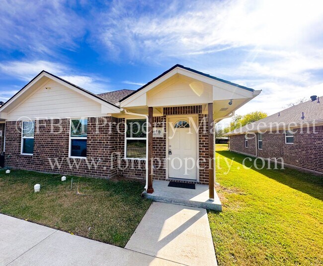 Building Photo - Casa Linda 107 / JW - JV