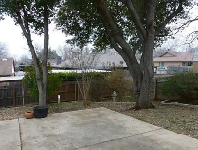 Foto del edificio - 2408 Shady Turf Dr
