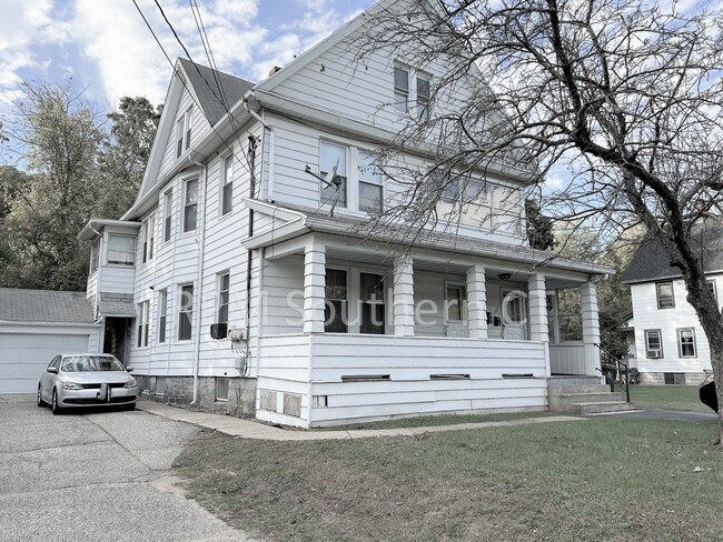 Foto del edificio - 122 Derby Ave