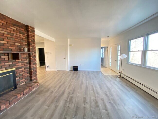 Foto del edificio - 5 Hillside Dr