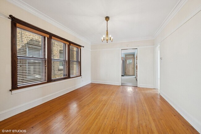 Dining Room - 4943 N Leavitt St