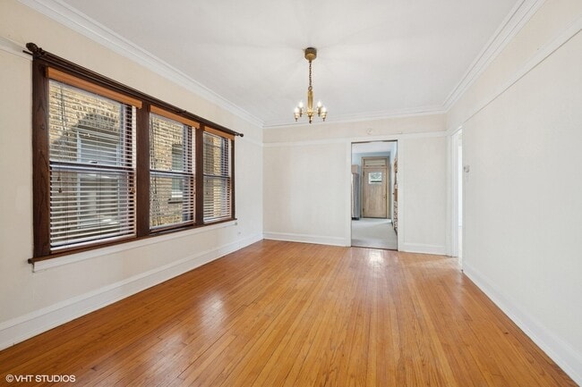 Dining Room - 4943 N Leavitt St