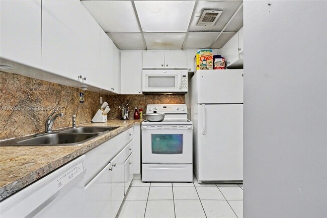 Foto del edificio - 4675 W 18th Ct