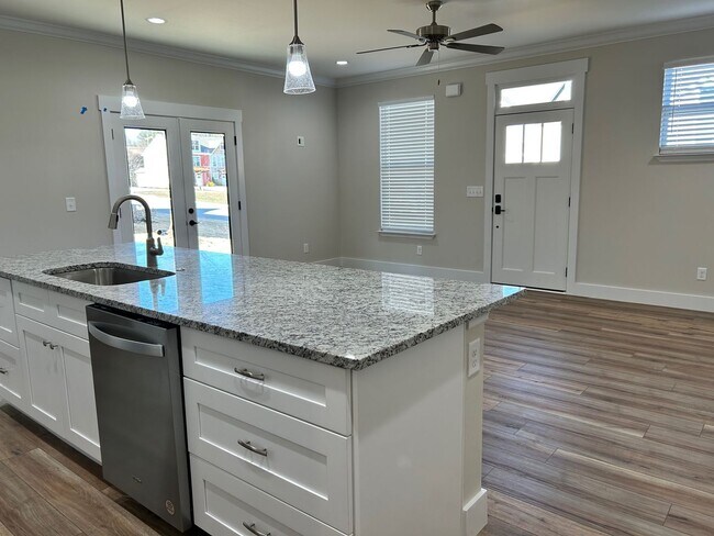 Foto del edificio - New 3 Bedroom 2.5 Bath Townhouse with Garage