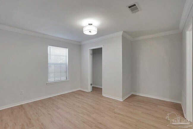 Foto del edificio - 10601 Silver Creek Dr