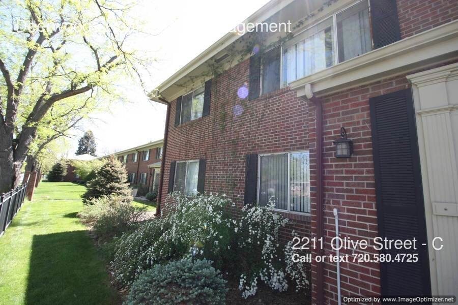 Primary Photo - 2211 Olive St