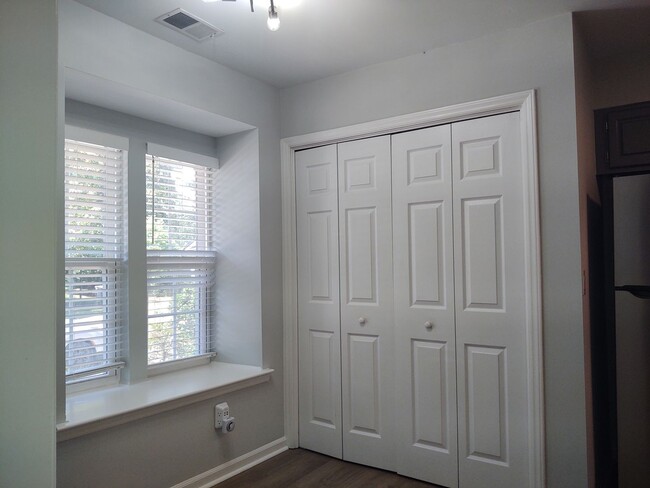 Building Photo - Beautiful 2-story Townhome located in Haml...