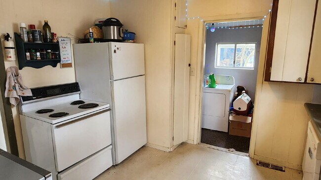 Foto del edificio - Sunnyland 5BR Near Trader Joe's – Walk to Schools, Private Yard, Pet Friendly | Pre-Leasing Aug 2026