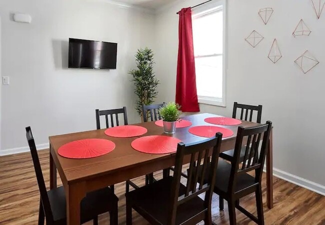 Building Photo - 34 Gray St