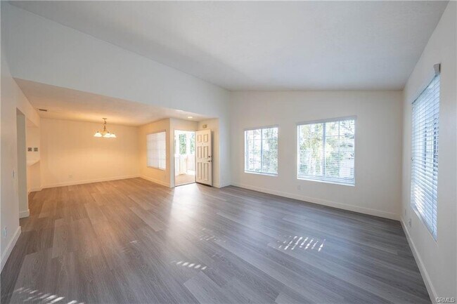 Building Photo - 71 Woodleaf