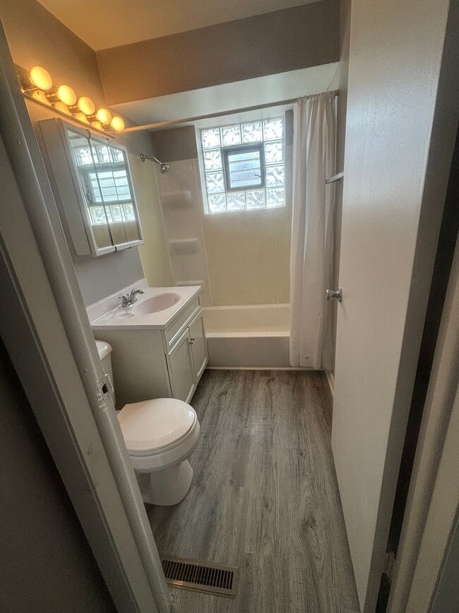 Foto del edificio - For Rent – 3 Bedroom, 1.5 Bathroom Home in...