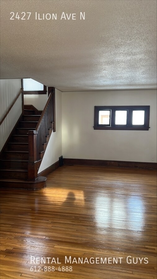 Building Photo - Stunning 3 Bedroom! Available Immediately!