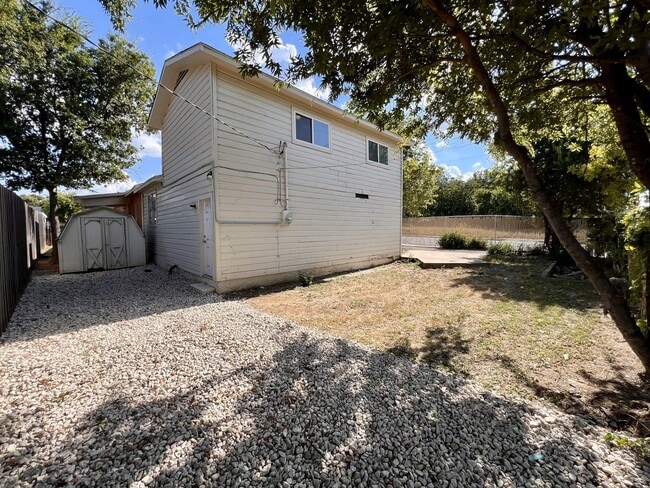 Foto del edificio - 5638 Curzon Ave