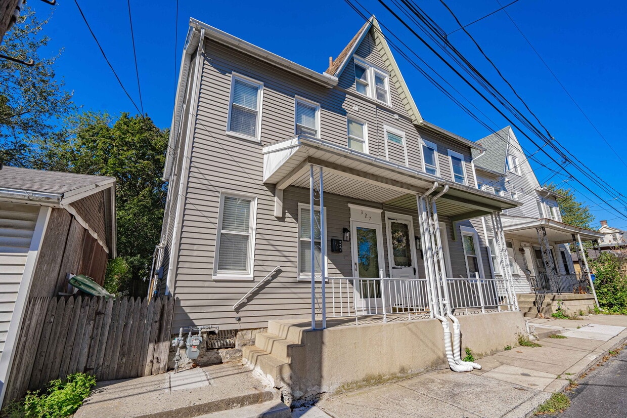 Primary Photo - 327 Arch St