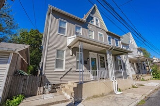 Building Photo - 327 Arch St