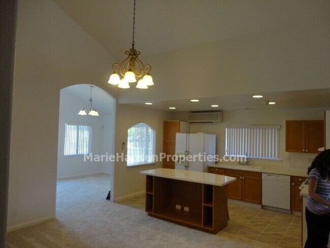 Foto del edificio - Single level Home 3 bedroom 2 full bath wi...