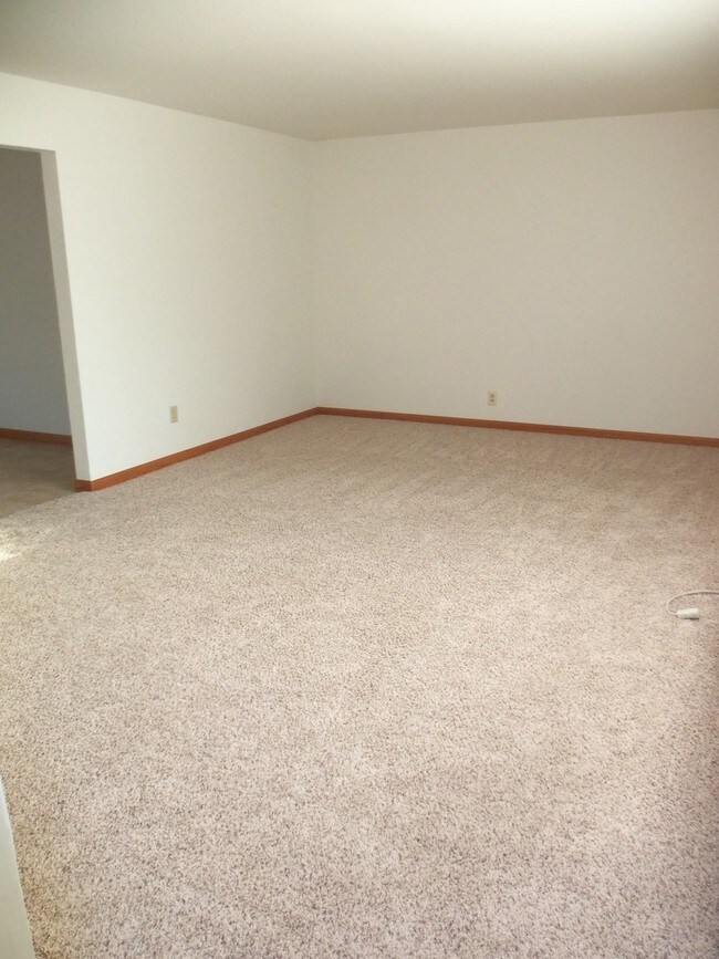 Building Photo - 1240 Alicia Dr