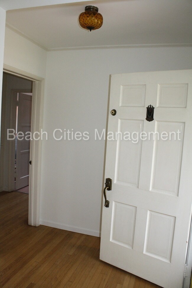 Building Photo - 3719 Gundry Ave