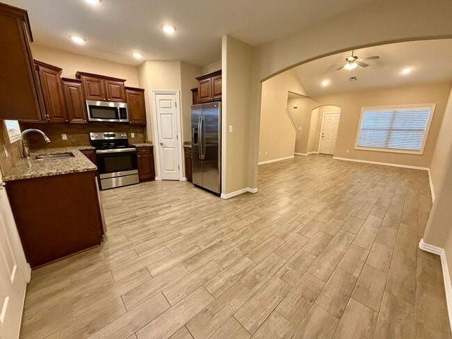 Foto del edificio - 6608 Leightyn Ln