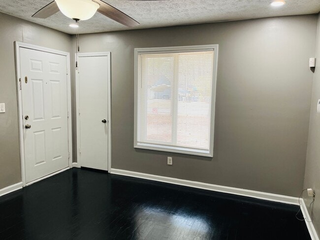 Foto del edificio - 140 Summerwood Dr