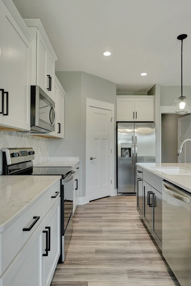 Building Photo - 8710 S 51st St