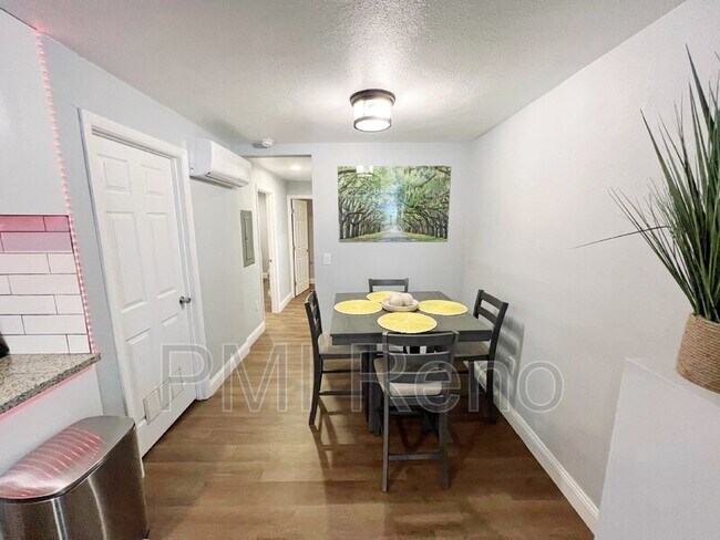 Building Photo - 810 G St