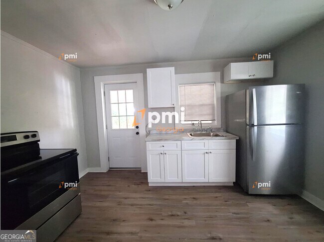 Foto del edificio - 122 Irwin St