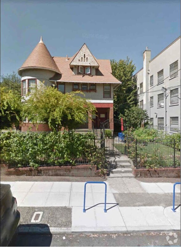 Building Photo - 2233 NW Flanders St
