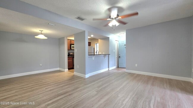 Building Photo - 190 Riverbend Dr