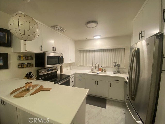 Foto del edificio - 1745 Maple Ave