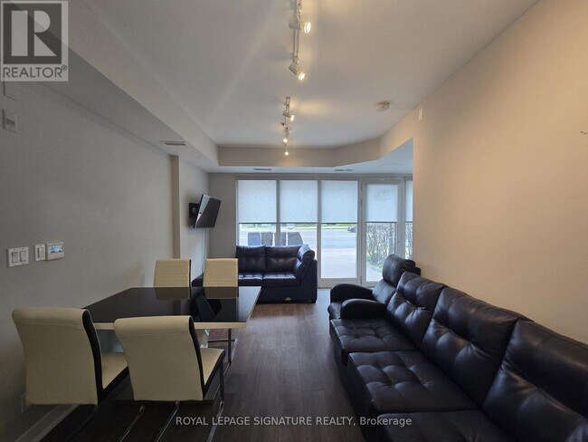 Building Photo - 726 Sheppard Ave W