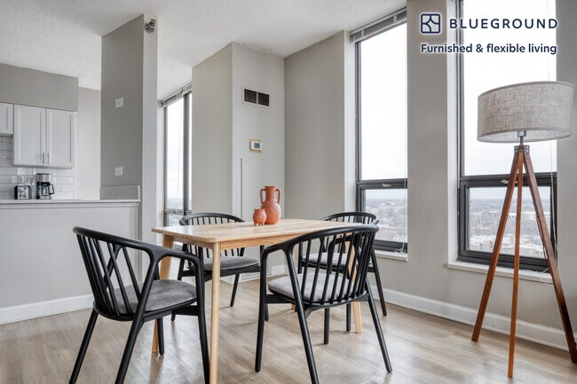 Foto del edificio - 100 Forest Ave
