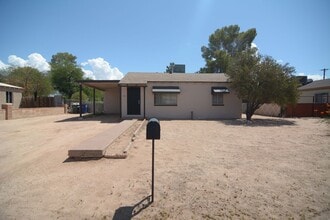 Building Photo - 2411 S Holly Stravenue