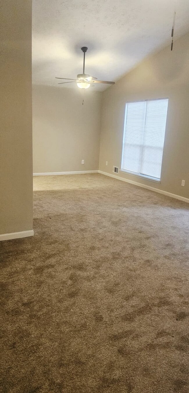 Building Photo - 1904 Cades Cv