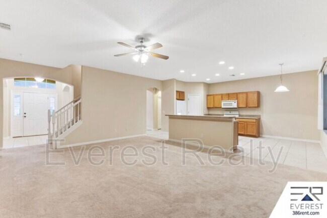 Building Photo - 14 Rymsen Ln
