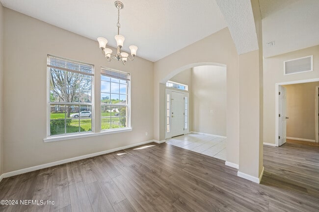 Building Photo - 14083 Summer Breeze Dr E