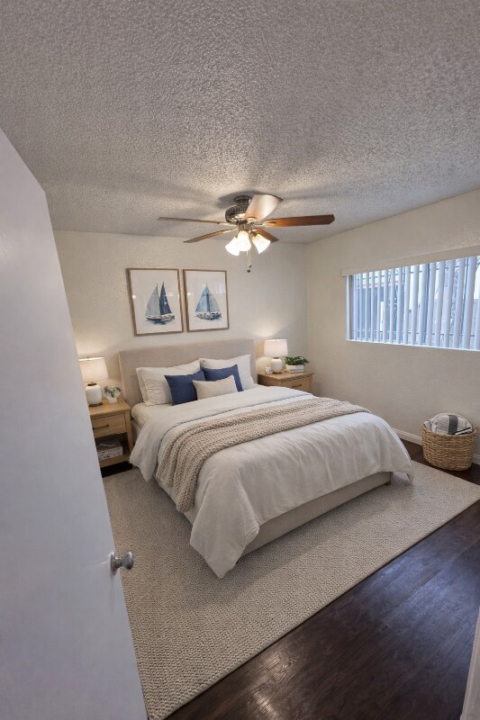 Building Photo - 911 E 10th St