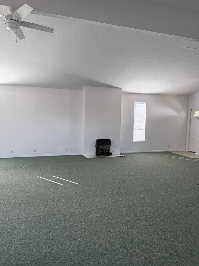 Foto del edificio - 3996 Dry Creek Rd