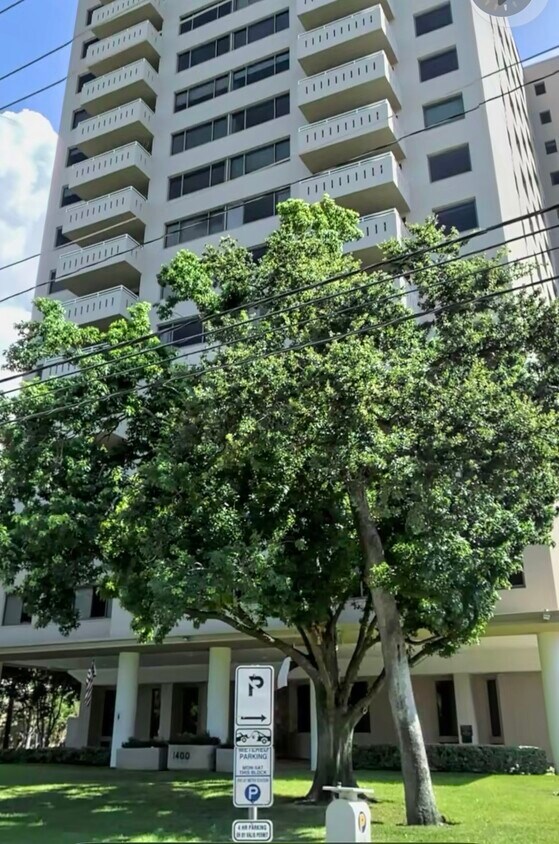 Foto del edificio - 1400 Hermann Dr