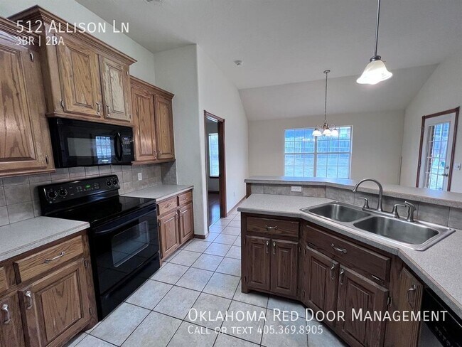 Building Photo - Executive 3 Bedroom in Moore!