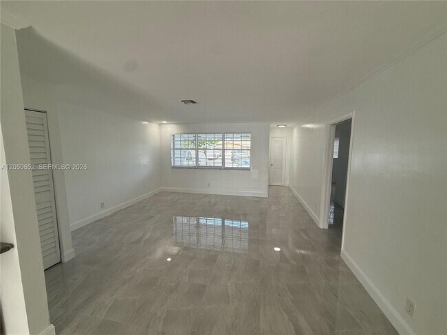 Building Photo - 2100 N 52nd Ave