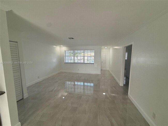Foto del edificio - 2100 N 52nd Ave