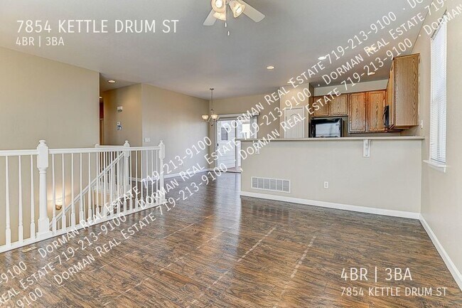 Foto del edificio - 4-Bedroom Home with Finished Basement