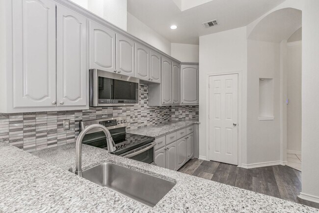 Building Photo - Updated 3-Bedroom, 2-Bath Home in Marine C...