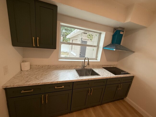Building Photo - 1617 Crystal Ct W