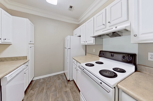 Building Photo - 1422 Club House Dr