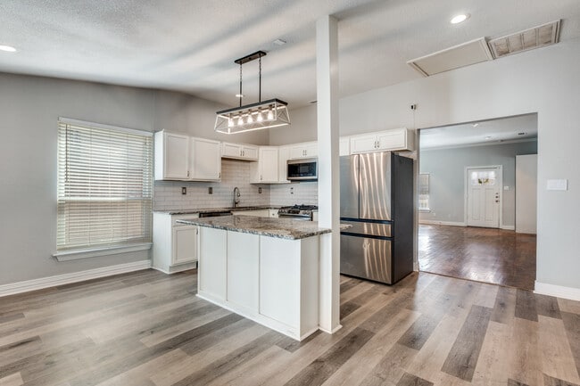 Building Photo - 513 Melba St