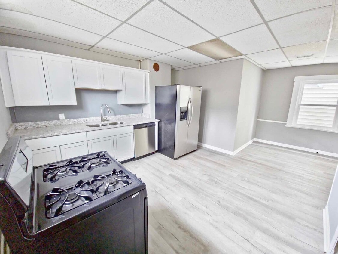 Photo - 1051 Barret Ave
